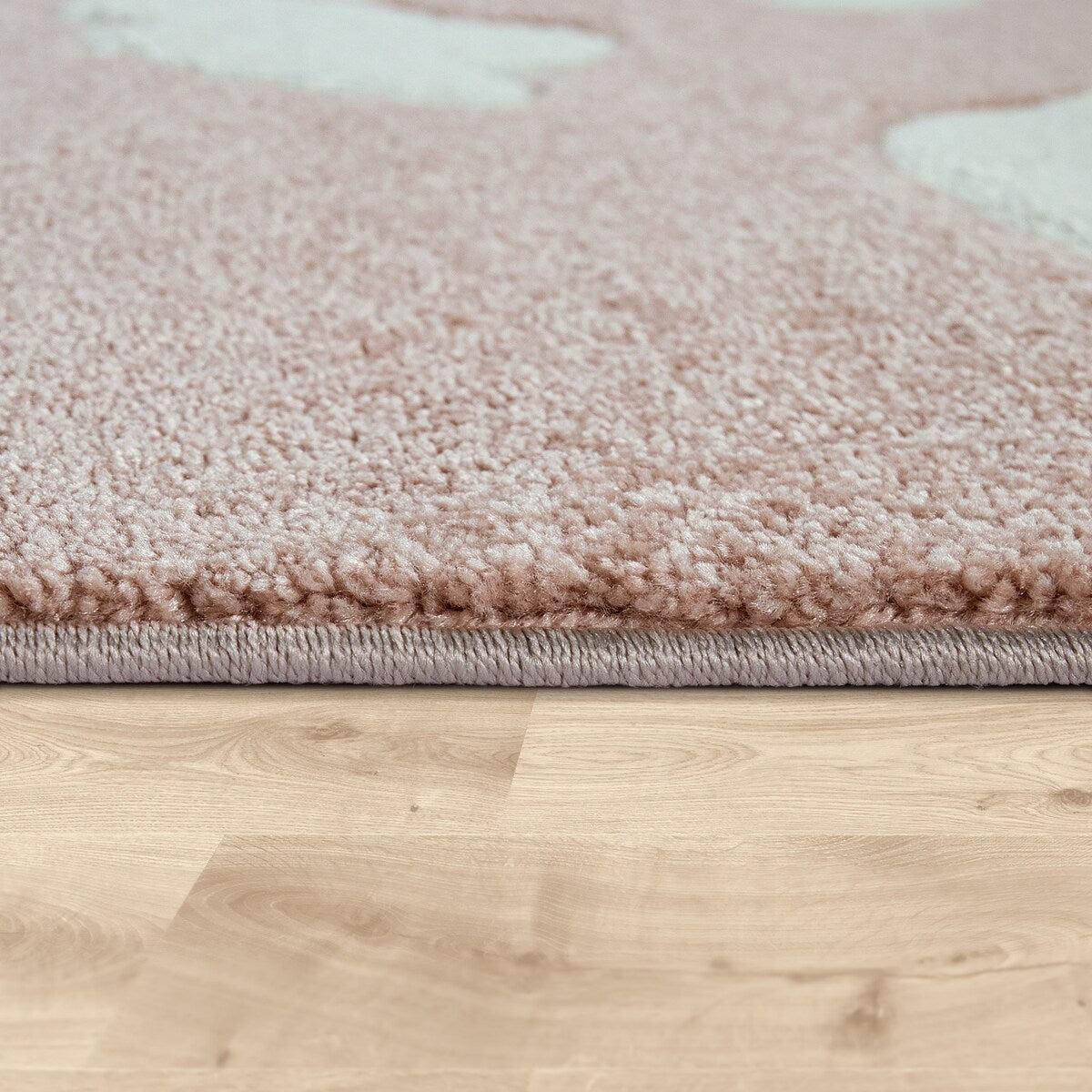 Tapis pour chambre d'enfant ou crèche aux couleurs pastel avec nuages