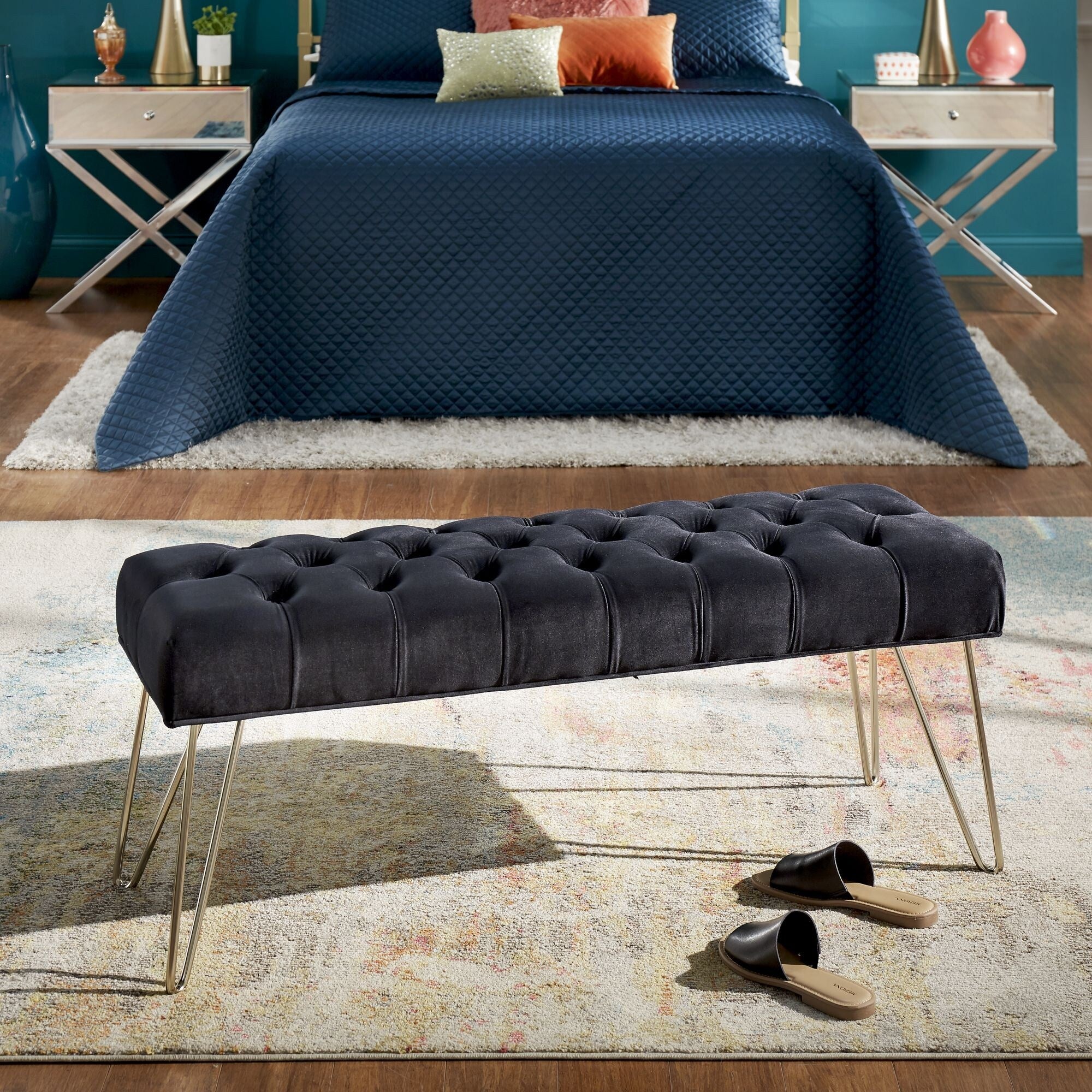 Banc capitonné en velours Klaus par iNSPIRE Q Bold