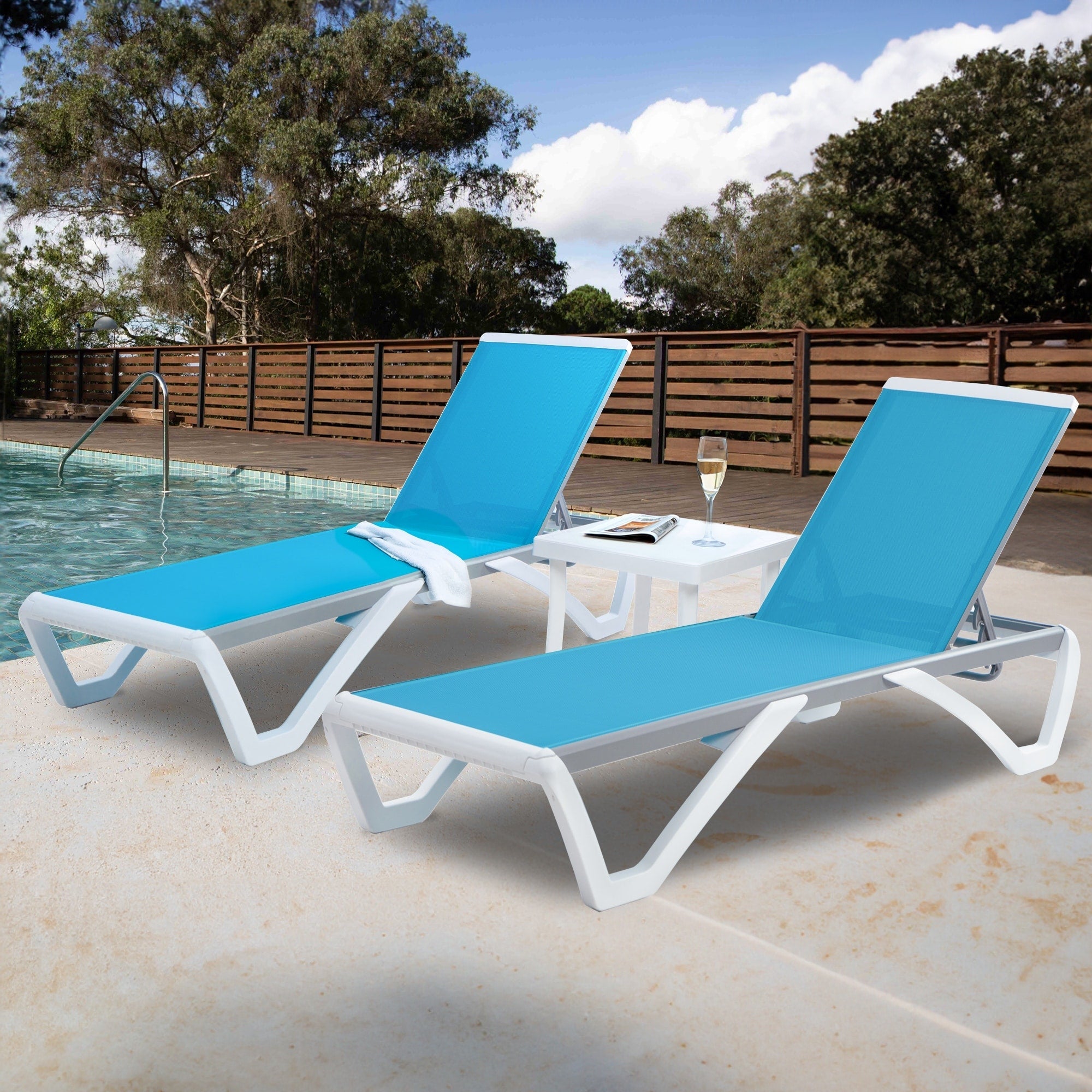 Chaise longue inclinable et réglable Kozyard Alan avec pieds en aluminium et résine polypropylène