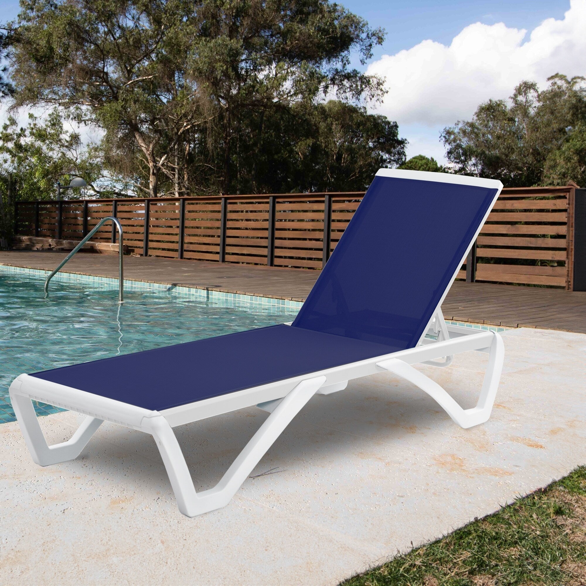 Chaise longue inclinable et réglable Kozyard Alan avec pieds en aluminium et résine polypropylène