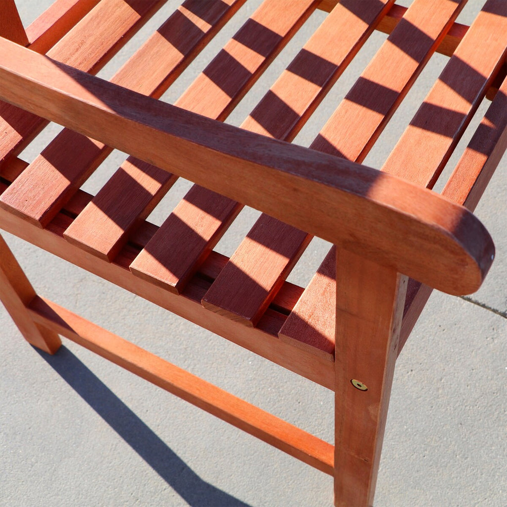 Ensemble de salle à manger de patio Lazarus 5 pièces en bois tropical brun rougeâtre avec table et fauteuils