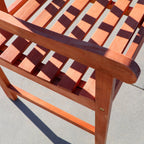 Ensemble de salle à manger de patio Lazarus 5 pièces en bois tropical brun rougeâtre avec table et fauteuils