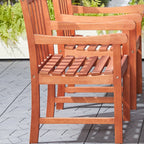 Ensemble de salle à manger de patio Lazarus 5 pièces en bois tropical brun rougeâtre avec table et fauteuils