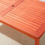 Ensemble de salle à manger de patio Lazarus 5 pièces en bois tropical brun rougeâtre avec table et fauteuils