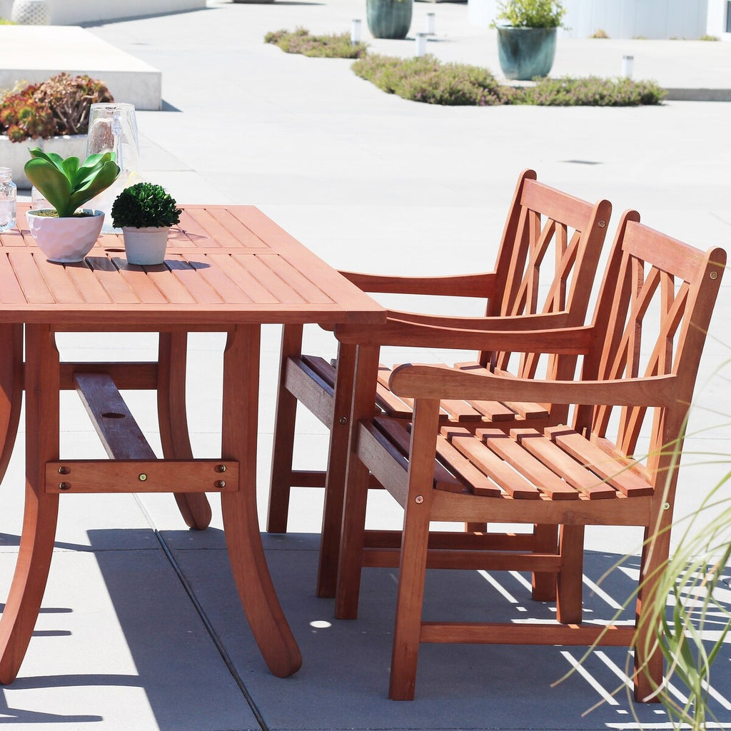 Ensemble de salle à manger de patio Lazarus 5 pièces en bois tropical brun rougeâtre avec table et fauteuils