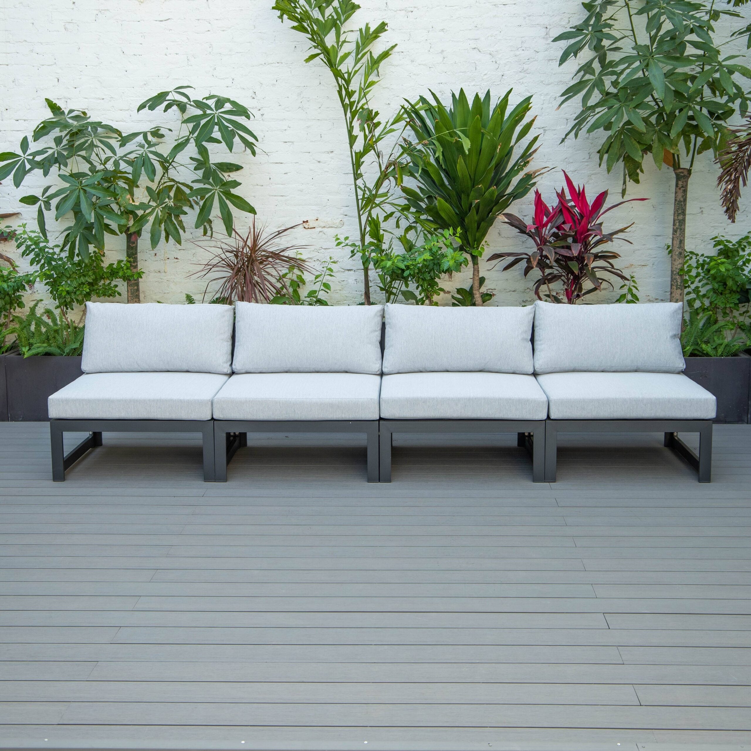 Ensemble de canapés sectionnels sans accoudoirs LeisureMod Chelsea 4 pièces avec coussins pour patio, porche, jardin