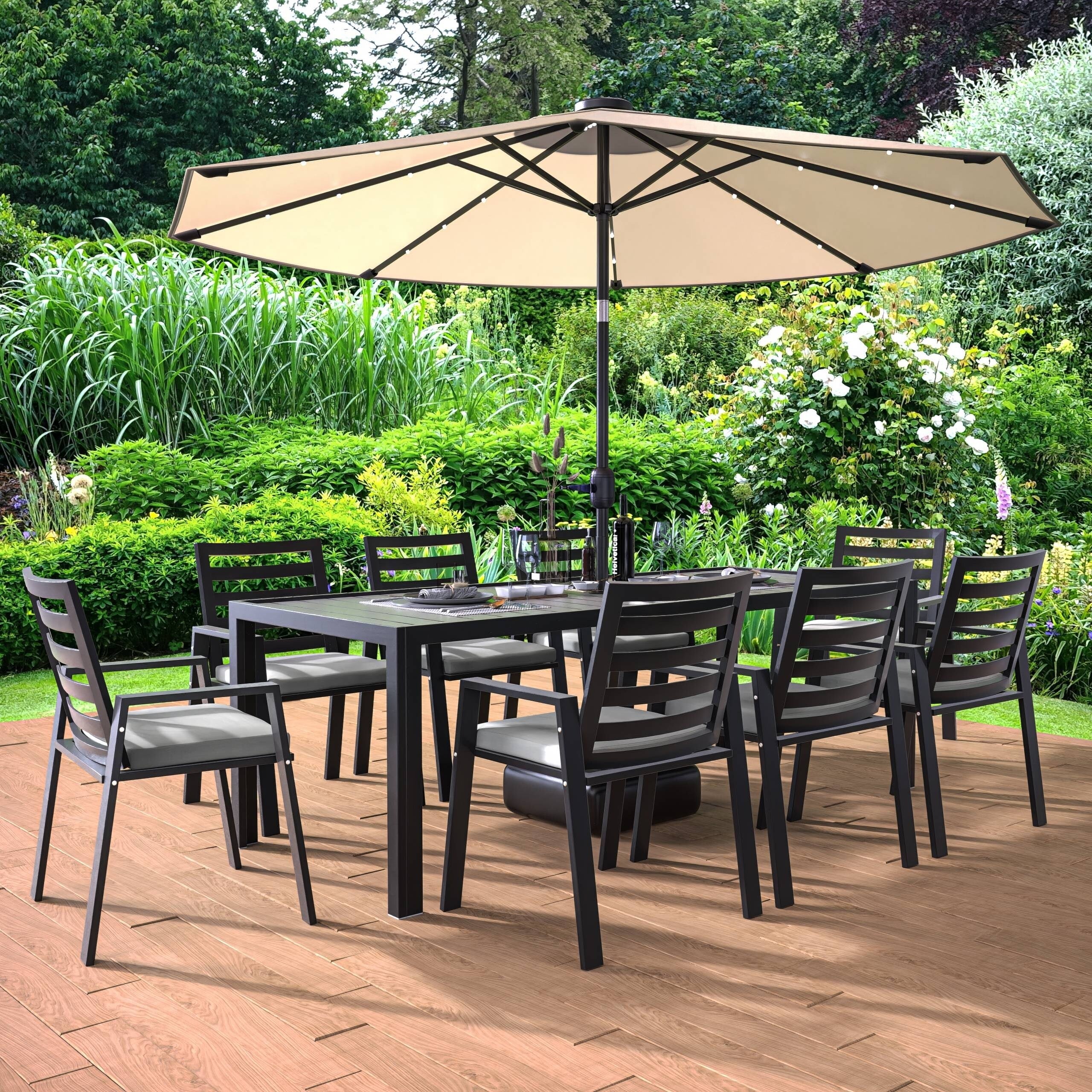 Ensemble de salle à manger d'extérieur 9 pièces en aluminium noir, série Chelsea par LeisureMod
