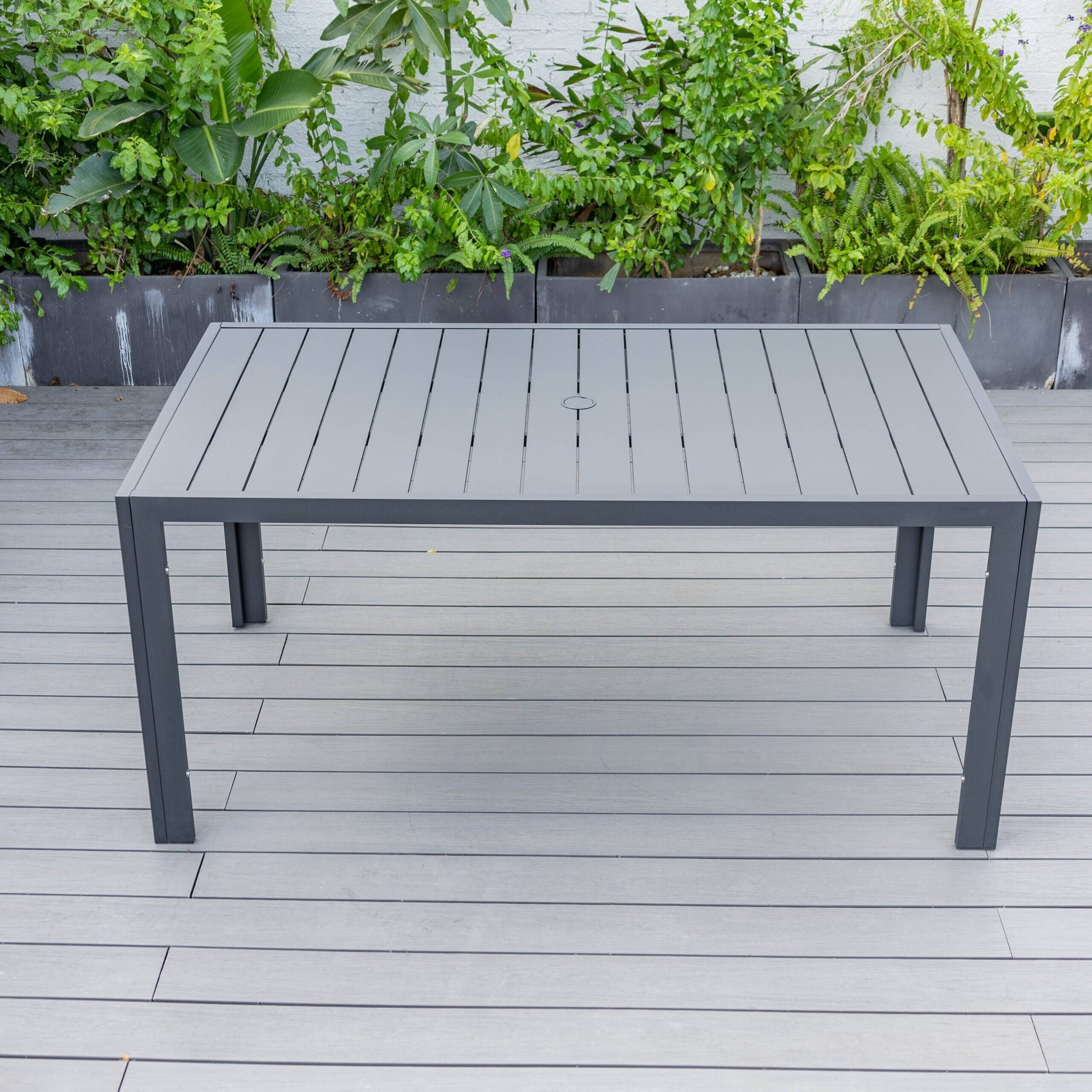 Ensemble de salle à manger d'extérieur 9 pièces en aluminium noir, série Chelsea par LeisureMod