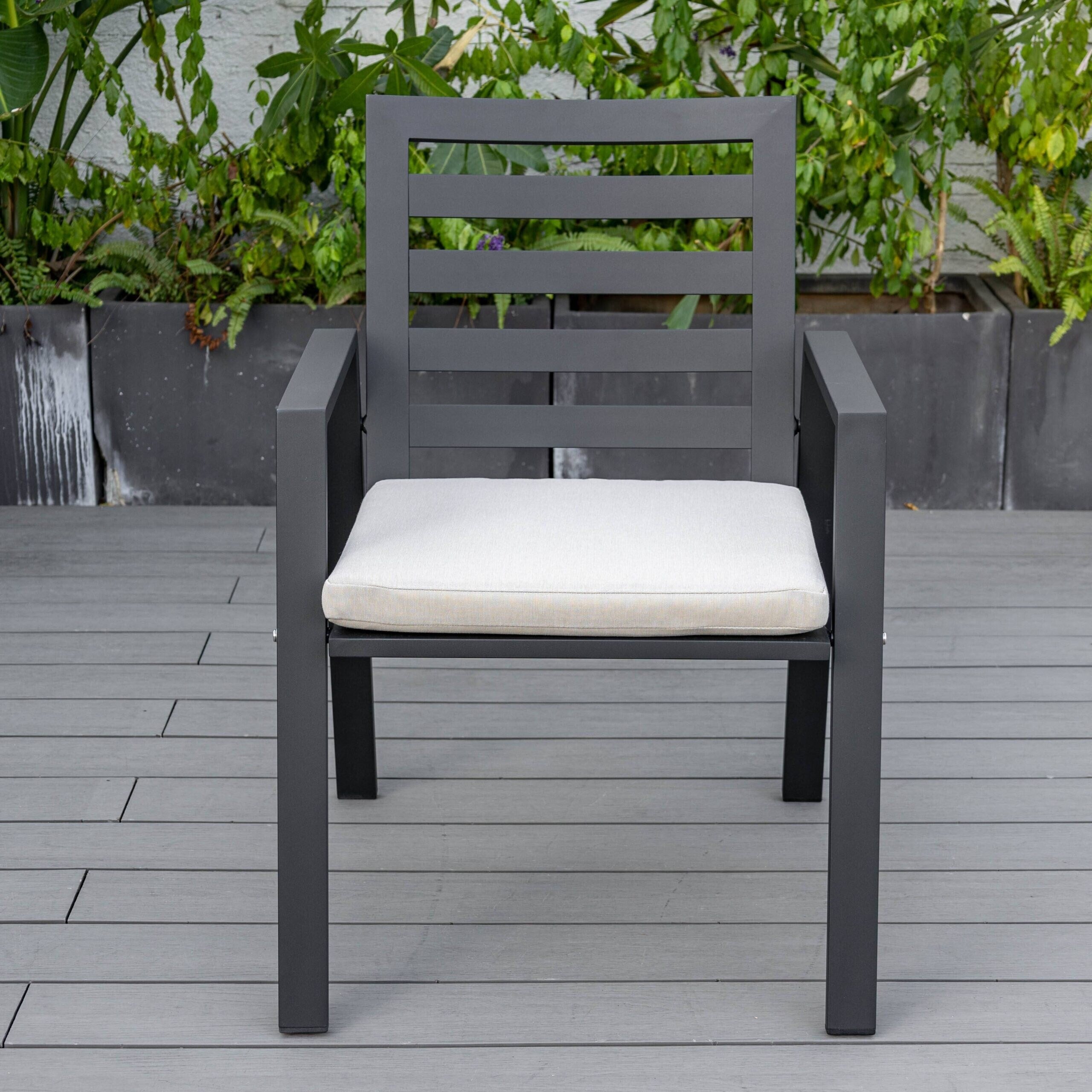 Ensemble de salle à manger d'extérieur 9 pièces en aluminium noir, série Chelsea par LeisureMod