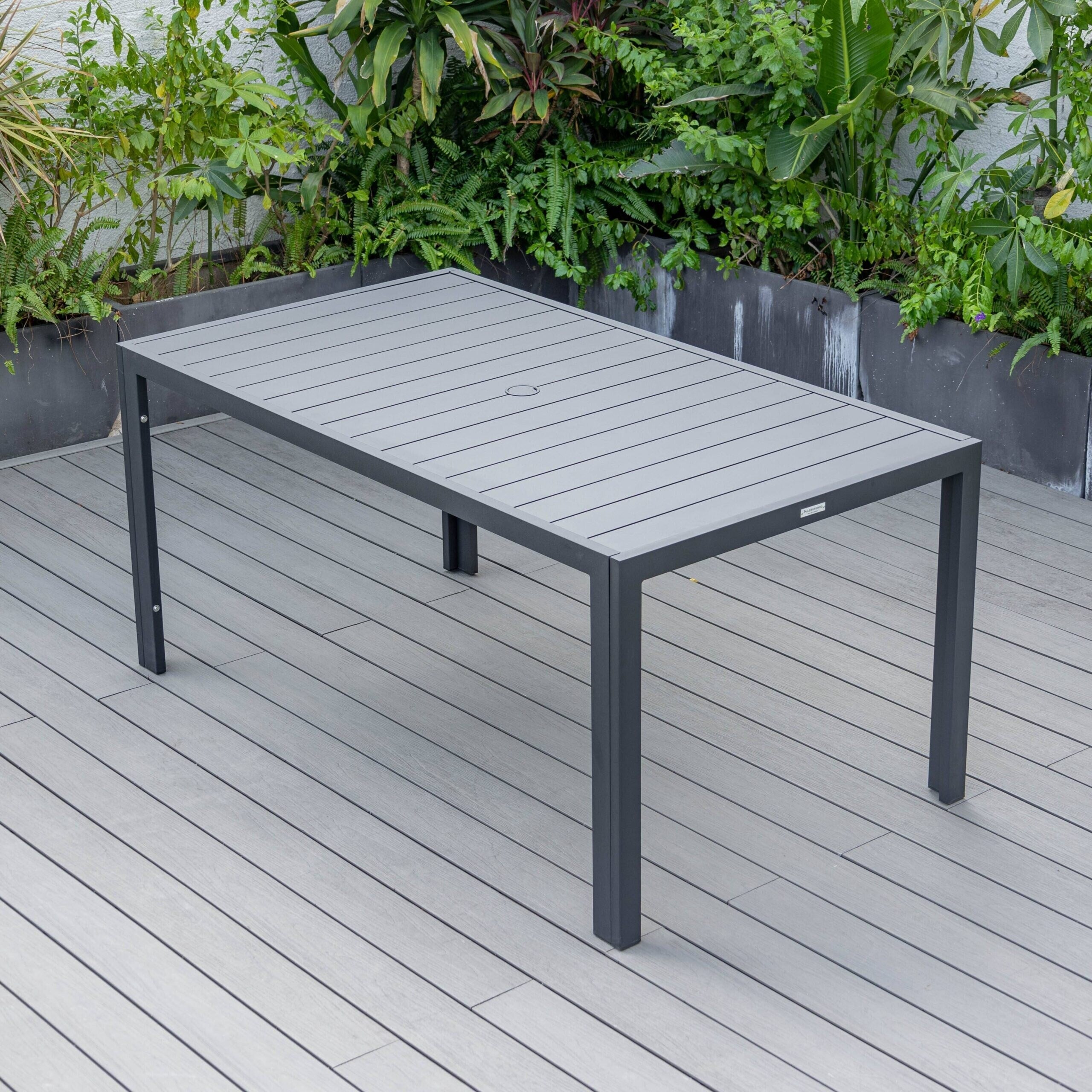 Ensemble de salle à manger d'extérieur 9 pièces en aluminium noir, série Chelsea par LeisureMod