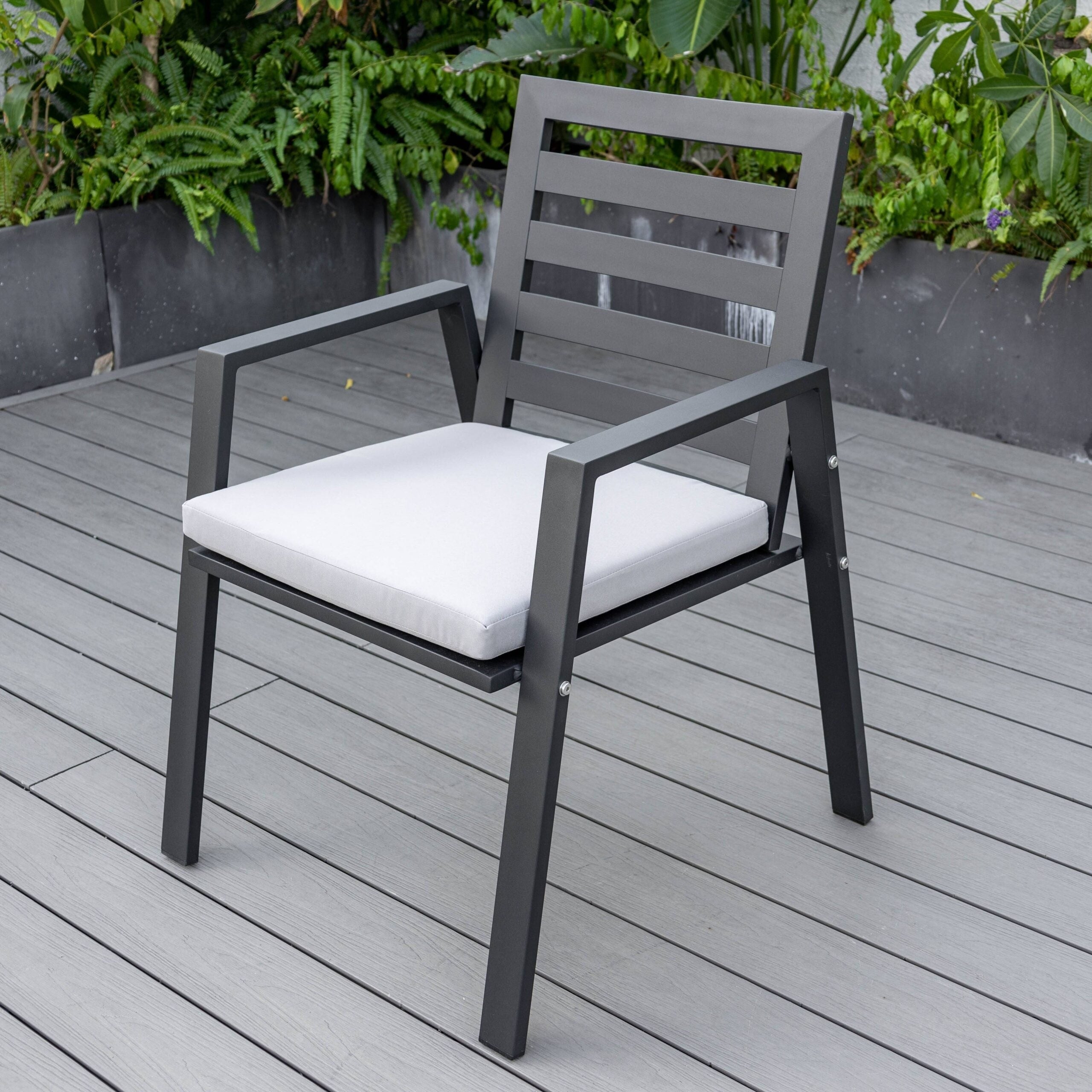 Ensemble de salle à manger d'extérieur 9 pièces en aluminium noir, série Chelsea par LeisureMod