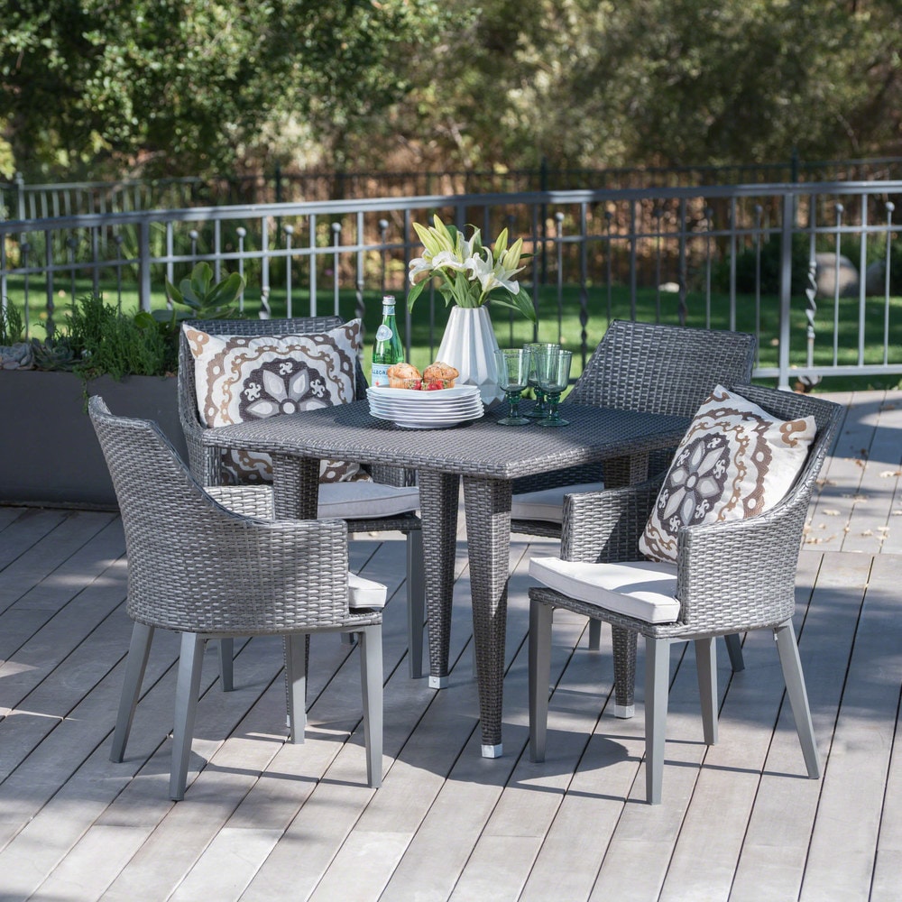 Ensemble de salle à manger d'extérieur carré en osier Lenox 5 pièces avec coussins par Christopher Knight Home