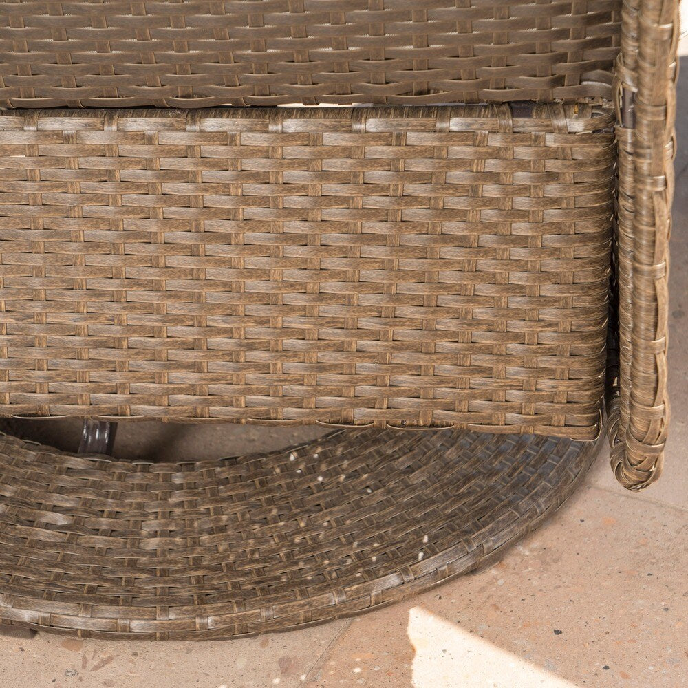 Ensemble de 3 chaises pivotantes d'extérieur Liam en osier avec coussin par Christopher Knight Home