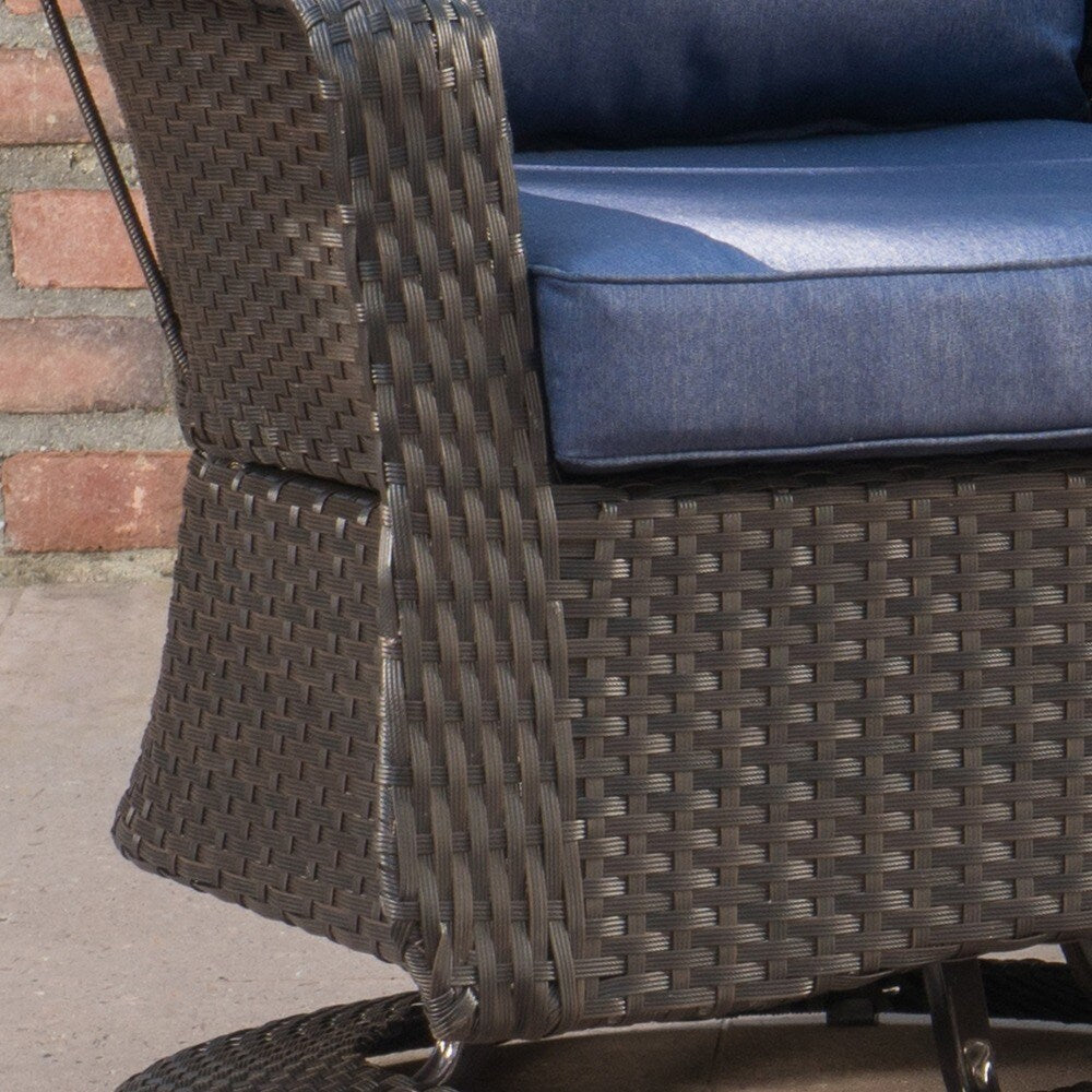 Ensemble de 3 chaises pivotantes d'extérieur Liam en osier avec coussin par Christopher Knight Home