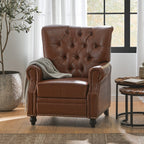 Fauteuil inclinable rembourré en cuir synthétique marron clair avec repose-pieds, dossier capitonné et détails cloutés