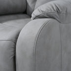 Fauteuil inclinable électrique gris clair pour personnes âgées, rembourré en polyester, avec poche latérale, accoudoirs coussinés et télécommande.