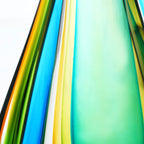 Sculpture en verre soufflé à la main en forme de larme de flamme verte de Luxury Lane, de 10 à 18 pouces de hauteur
