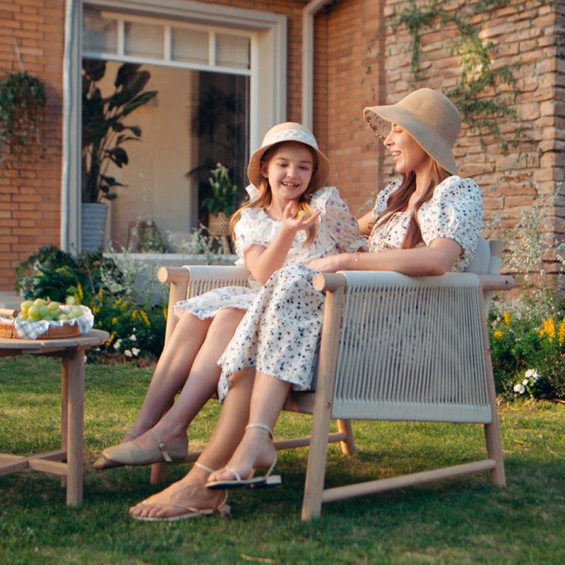 Chaise d'extérieur Lynn Outdoor en bois d'acacia