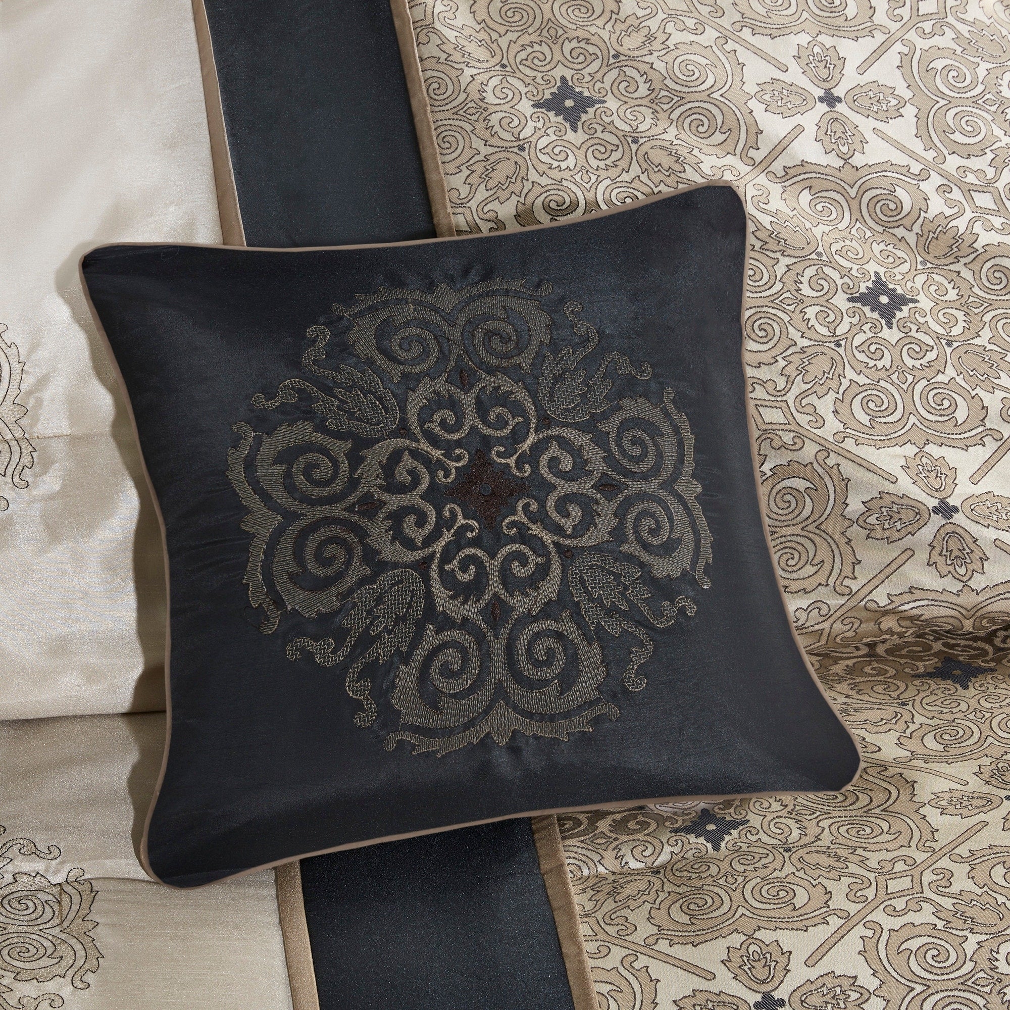 Parure de lit Madison Park Blaine 7 pièces en jacquard avec coussins décoratifs
