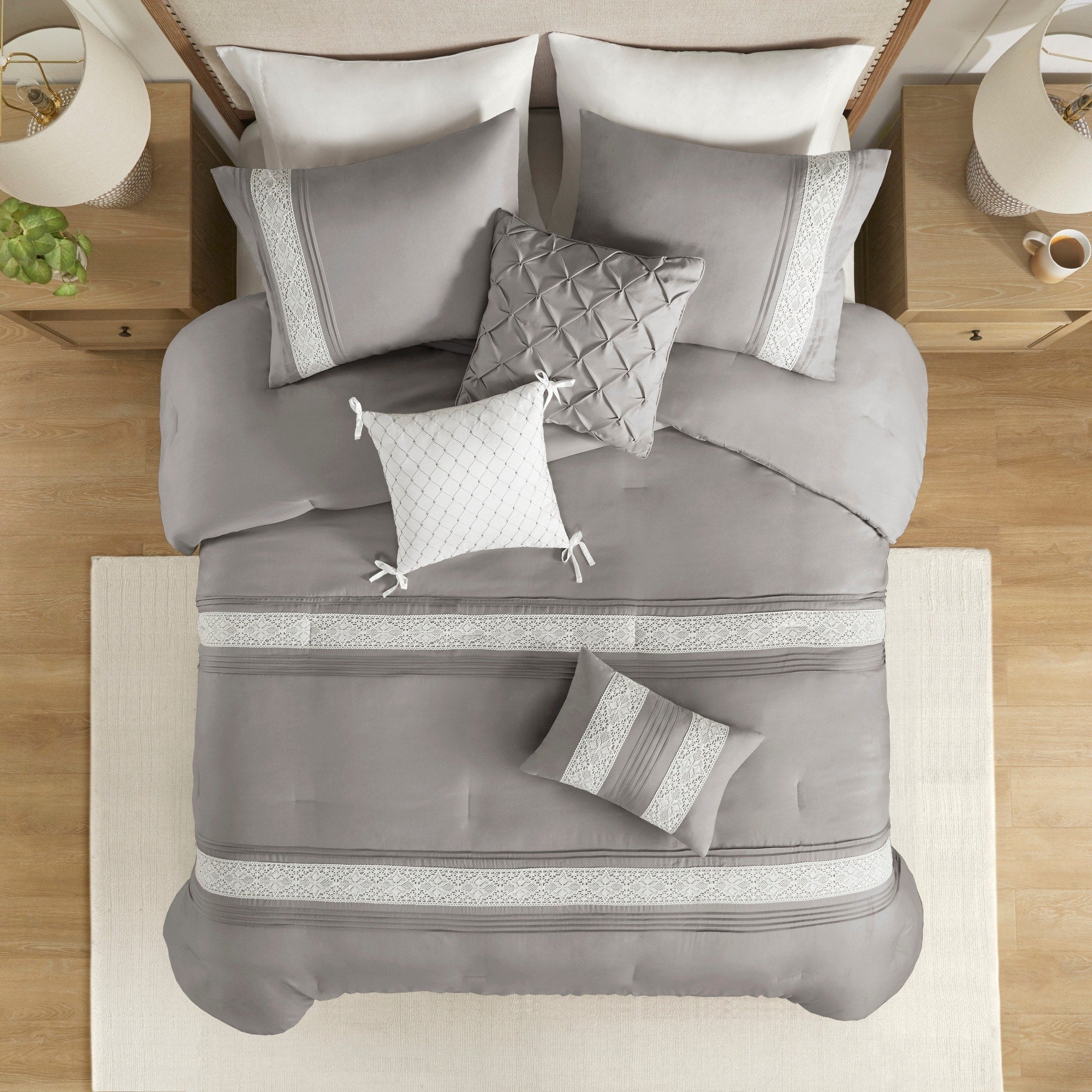 Madison Park Marla Ensemble de couette 7 pièces avec bordure en dentelle et coussins décoratifs
