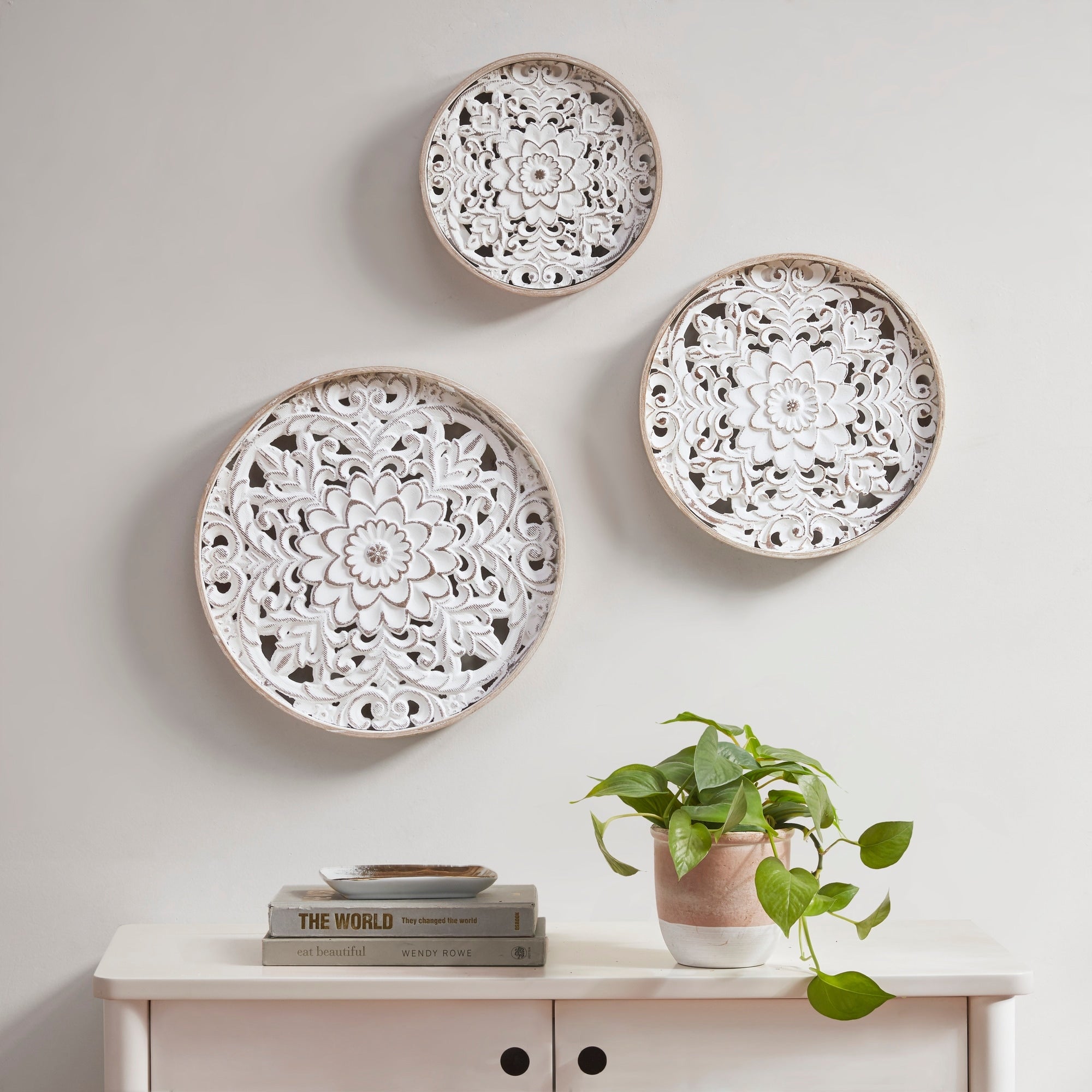 Ensemble de 3 décorations murales en bois sculpté à motif floral blanc vieilli Madison Park Medallion Trio