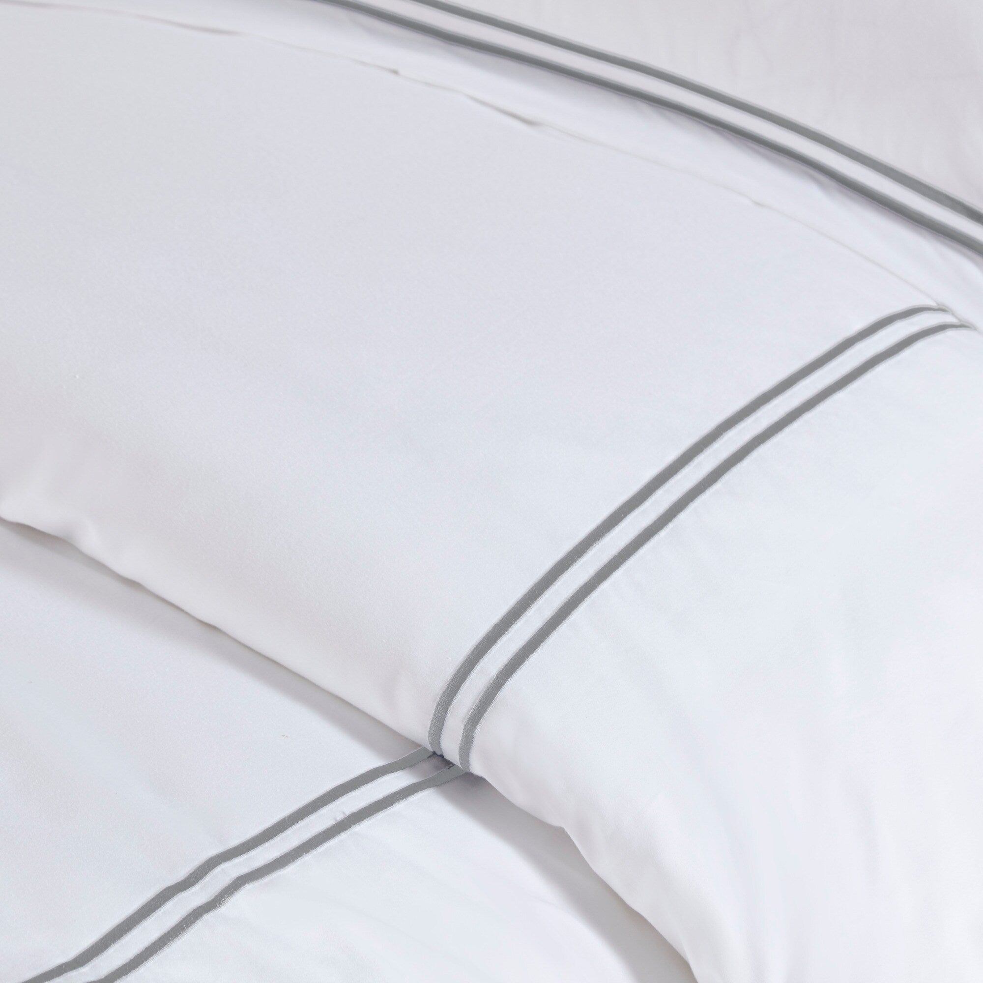 Parure de lit Madison Park Signature 500 fils au pouce carré, 100 % satin de coton brodé, collection de luxe
