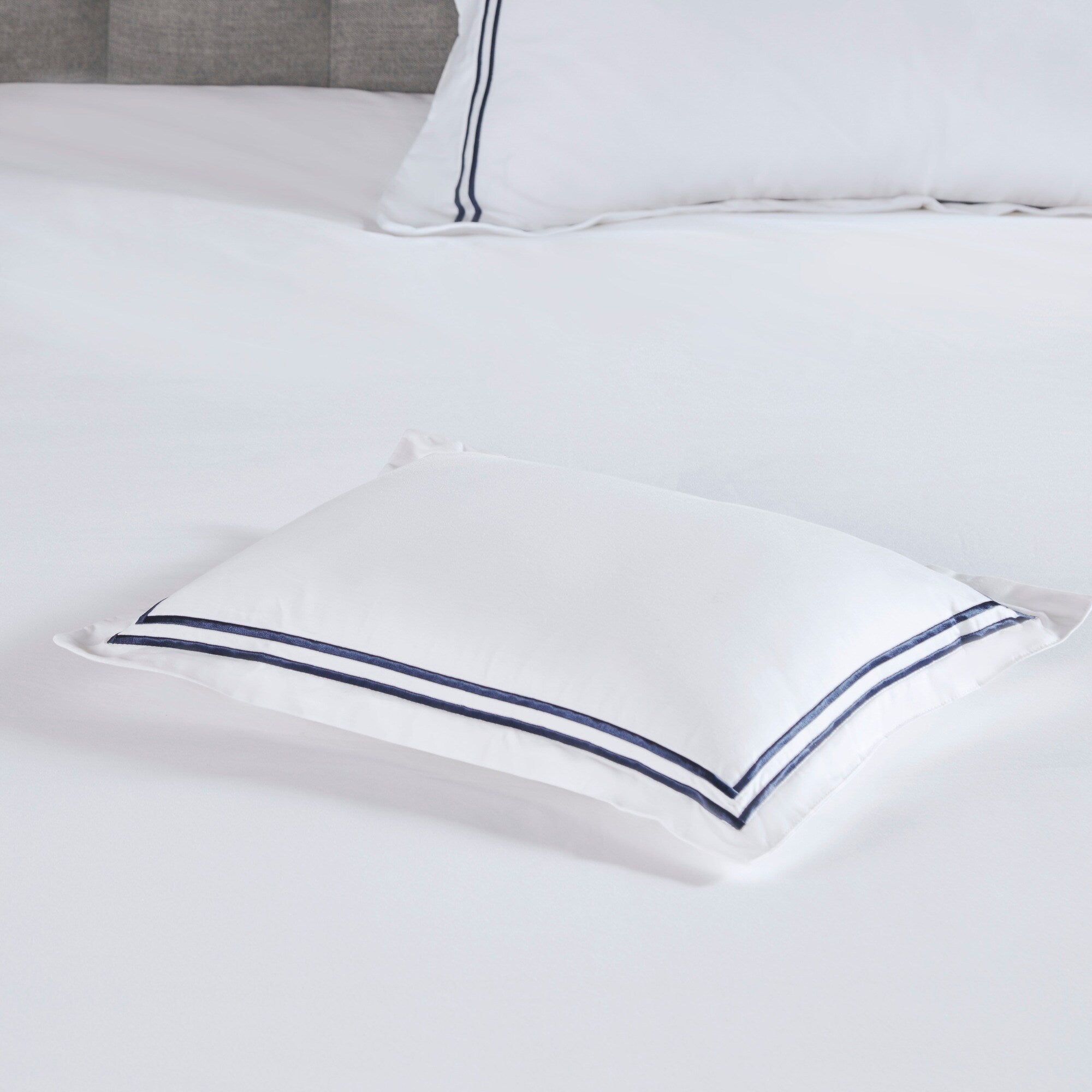 Parure de lit Madison Park Signature 500 fils au pouce carré, 100 % satin de coton brodé, collection de luxe