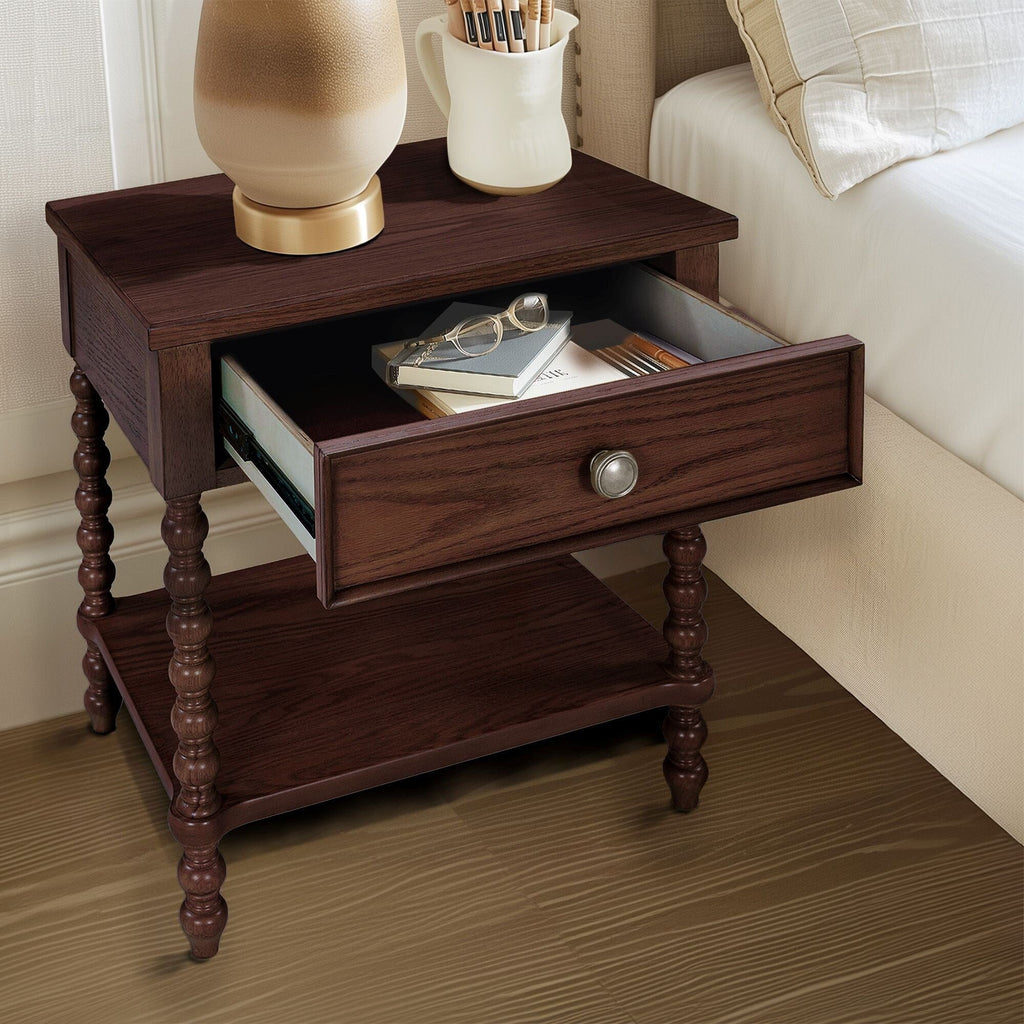 Table de chevet Madison Park Signature Beckett en bois tourné avec tiroir et étagère