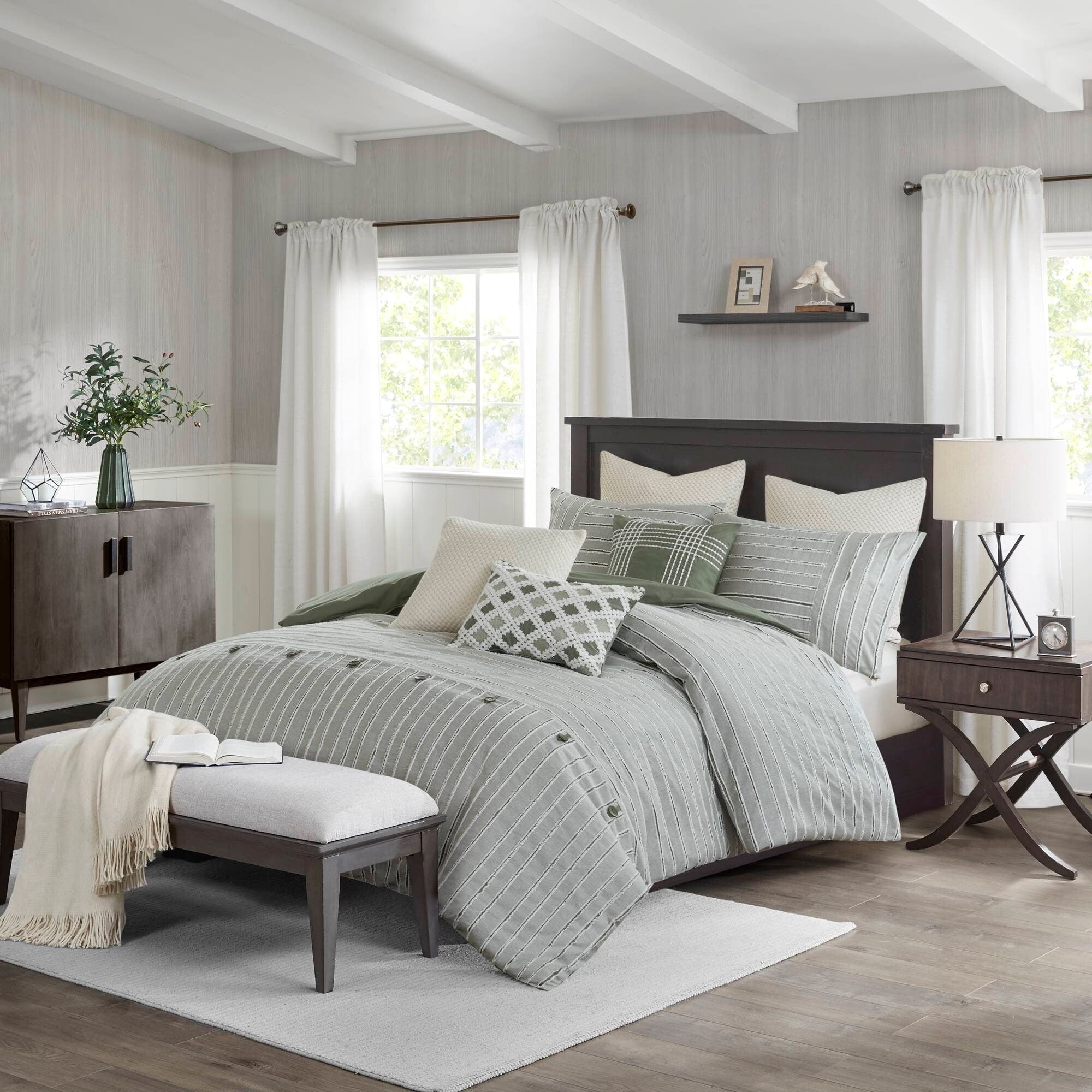 Parure de lit surdimensionnée en coton jacquard à pinces Madison Park Signature Essence avec taies d'oreiller européennes et coussins décoratifs