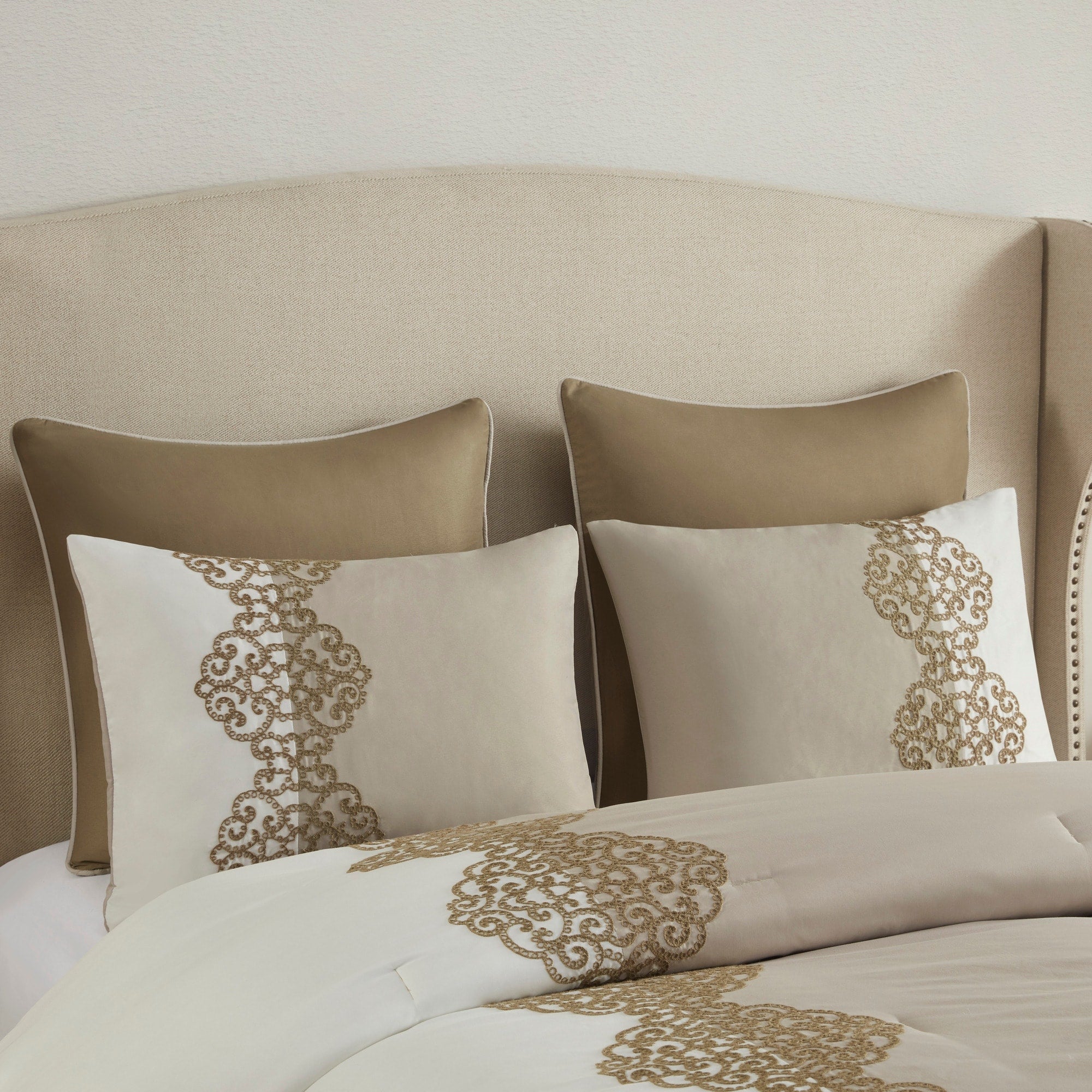 Parure de lit Madison Park Vera en microfibre brodée 8 pièces