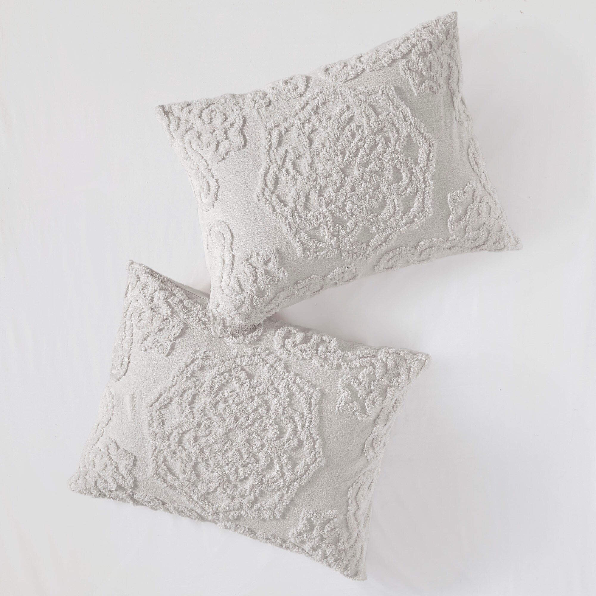 Parure de lit Madison Park Virginia en coton chenille touffeté avec médaillon