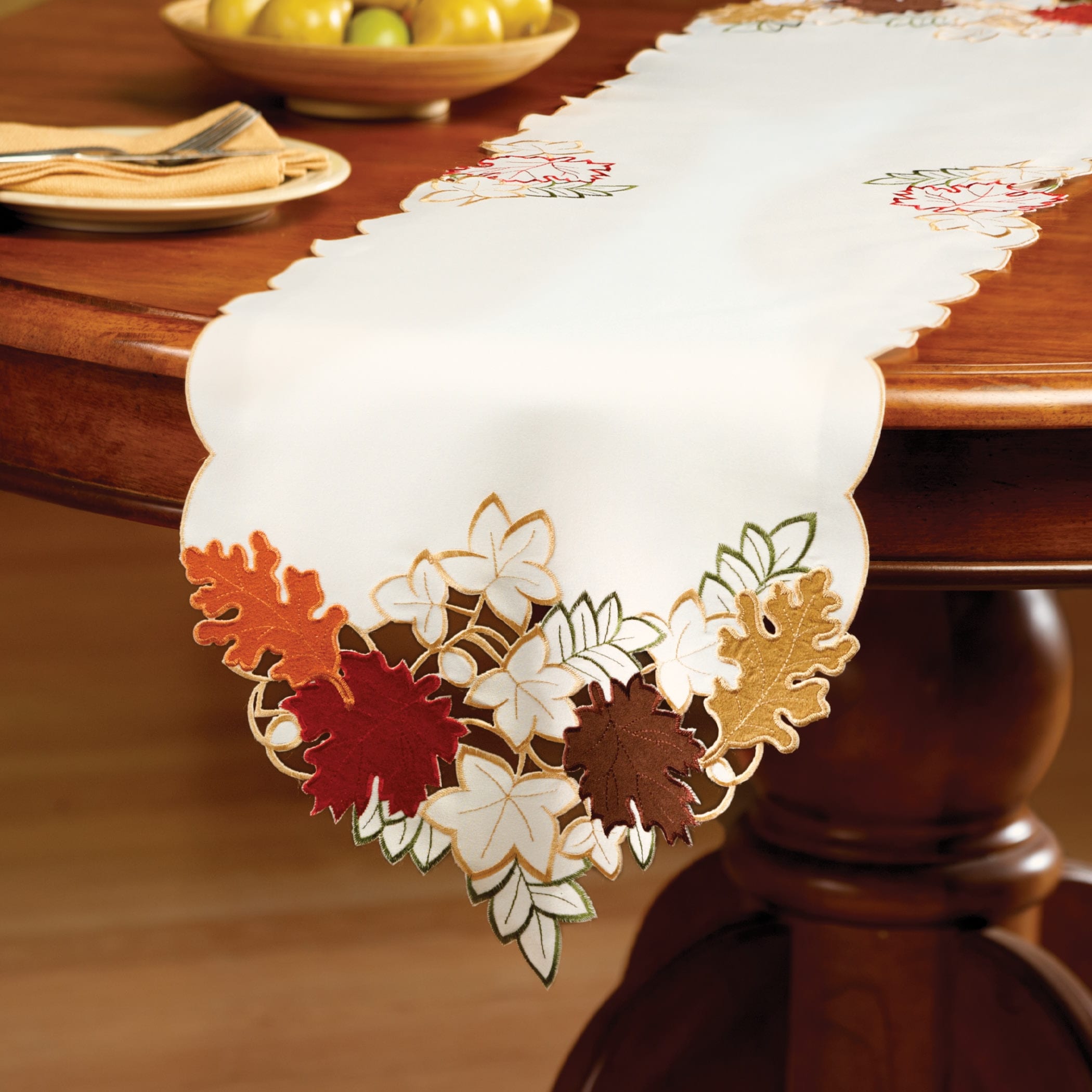 Linge de table d'automne brodé de feuilles d'érable