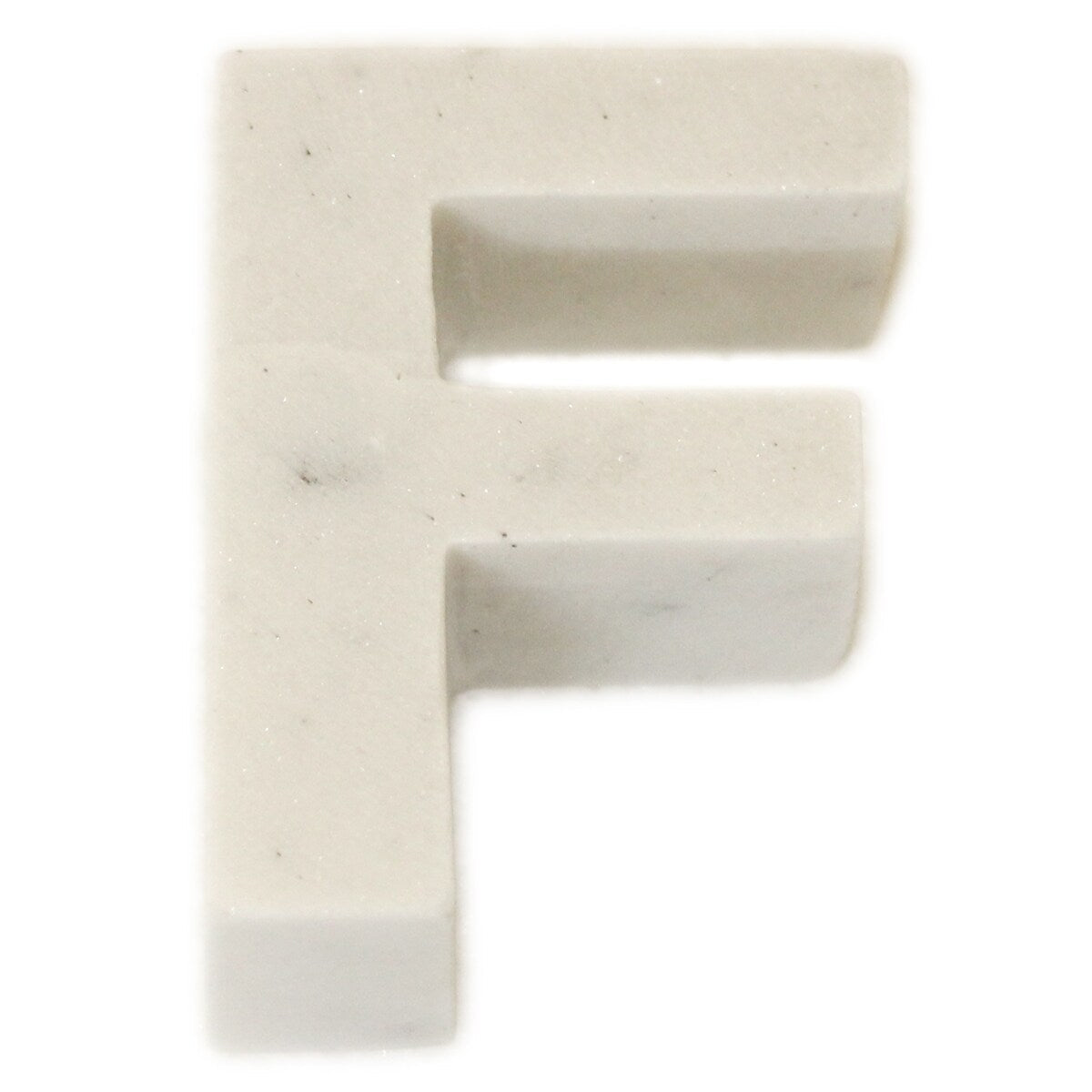 Lettre Helvetica en marbre blanc