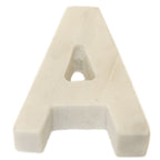 Lettre Helvetica en marbre blanc