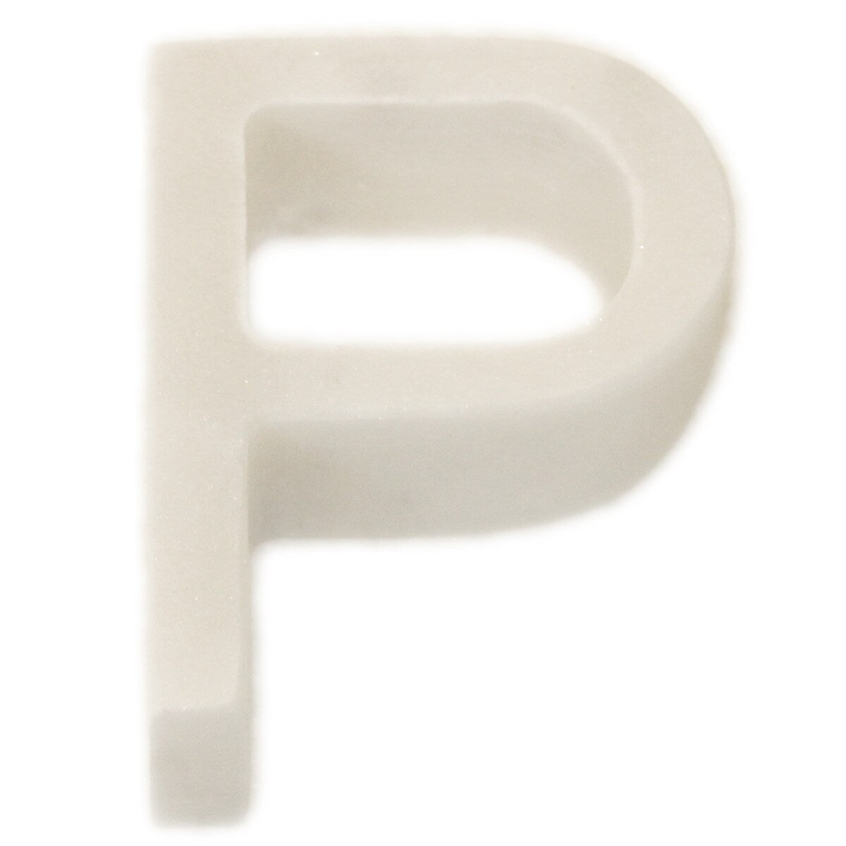 Lettre Helvetica en marbre blanc
