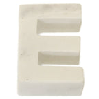 Lettre Helvetica en marbre blanc