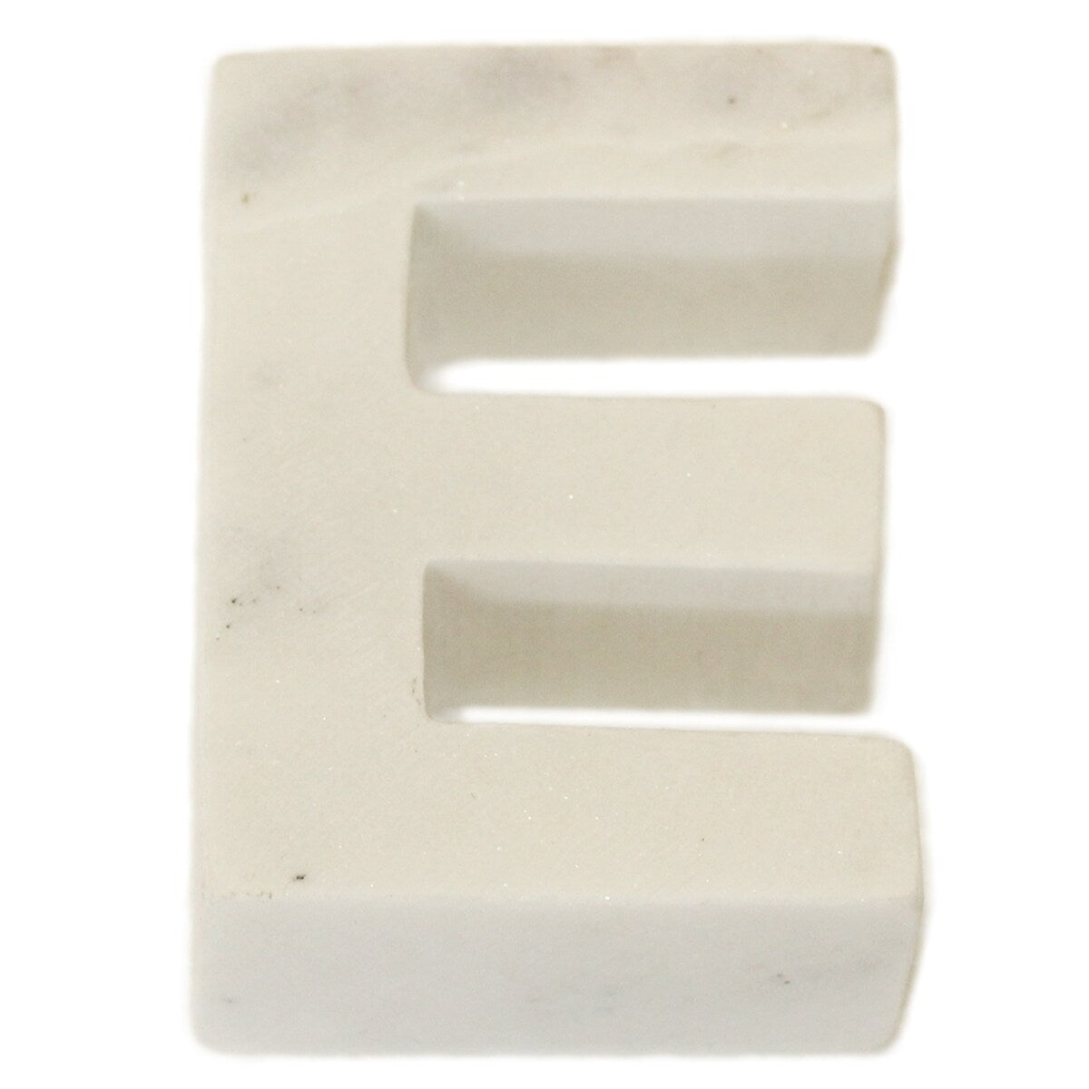 Lettre Helvetica en marbre blanc