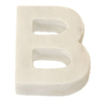 Lettre Helvetica en marbre blanc