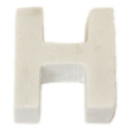 Lettre Helvetica en marbre blanc