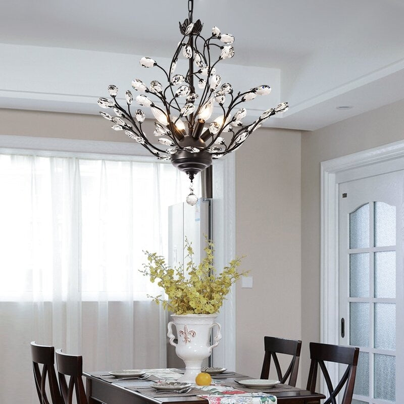 Lustre classique/traditionnel unique à 4 lumières Maxax avec accents en cristal