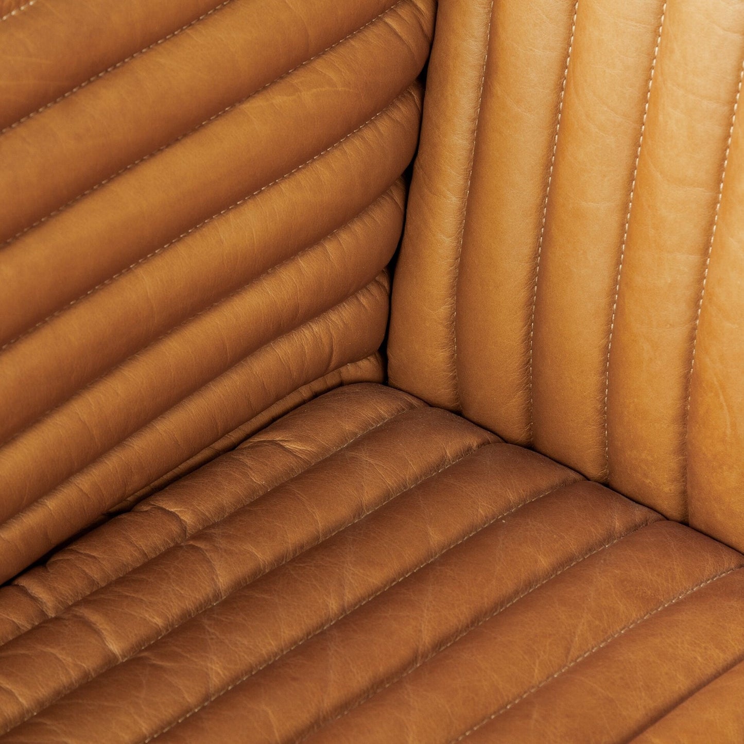 Canapé Ricciardo en cuir véritable cognac - 86,6 L x 38,6 l x 26,4 H