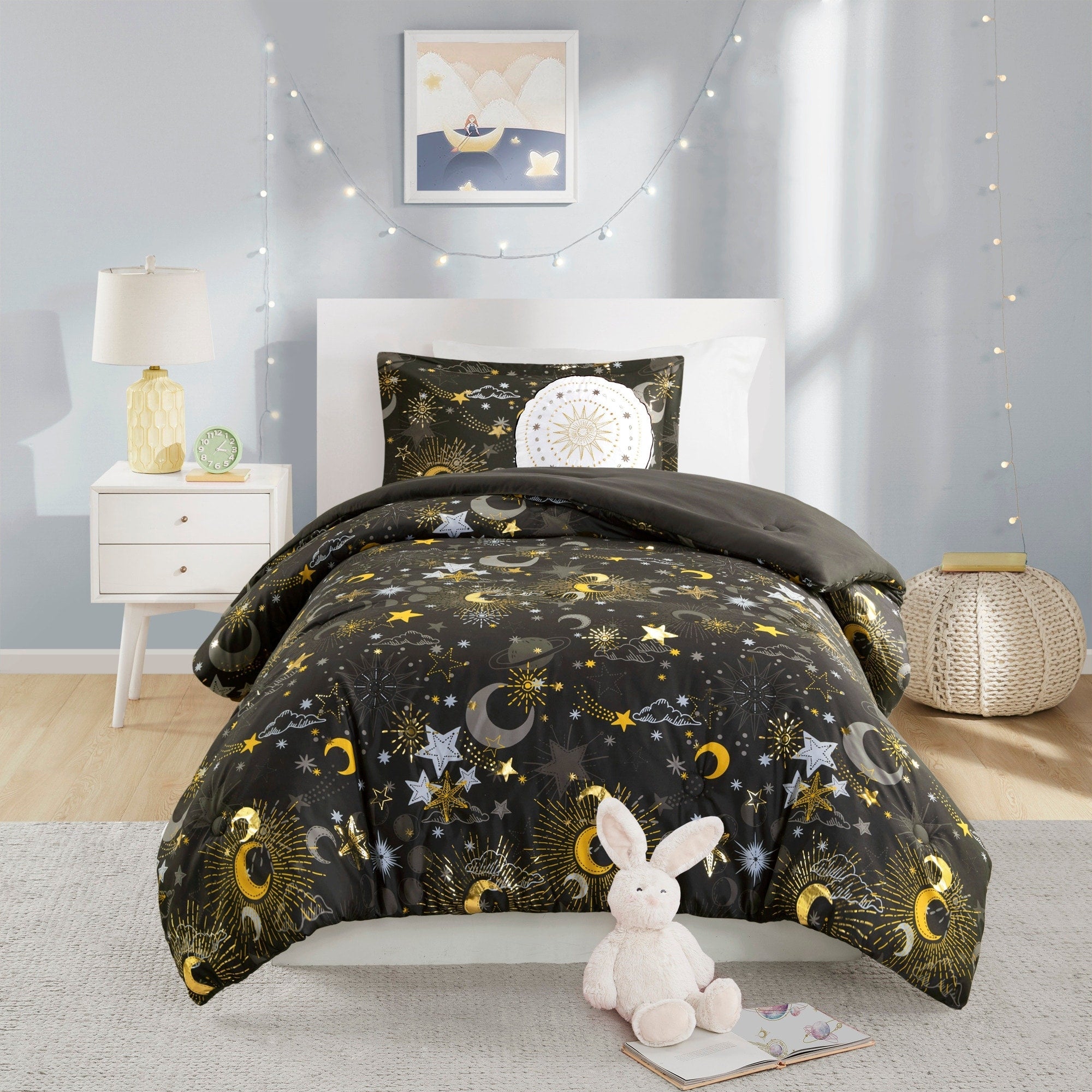 Parure de lit métallique avec coussin décoratif et motif ciel étoilé Ariella pour enfants au design intelligent