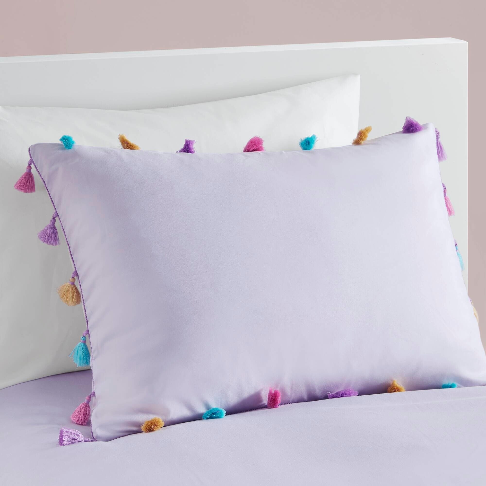 Parure de lit Tanya à pompons et coussin en forme de cœur pour enfants au design intelligent