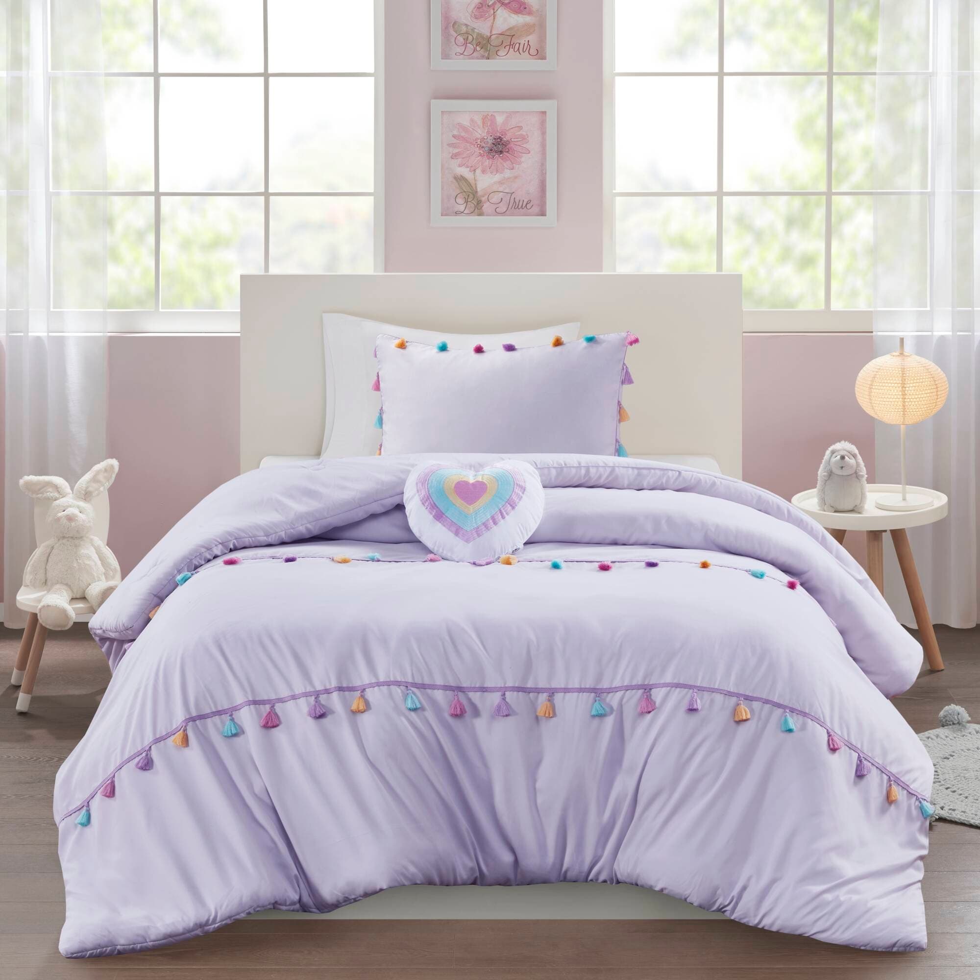 Parure de lit Tanya à pompons et coussin en forme de cœur pour enfants au design intelligent
