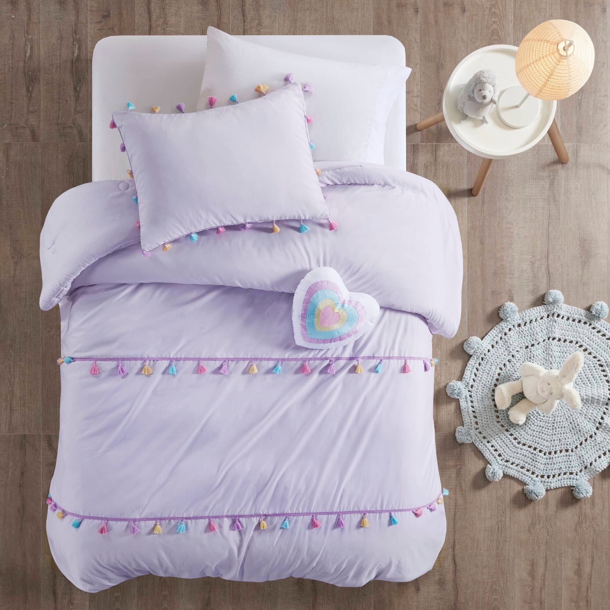 Parure de lit Tanya à pompons et coussin en forme de cœur pour enfants au design intelligent