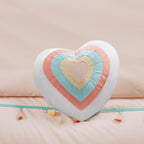 Parure de lit Tanya à pompons et coussin en forme de cœur pour enfants au design intelligent