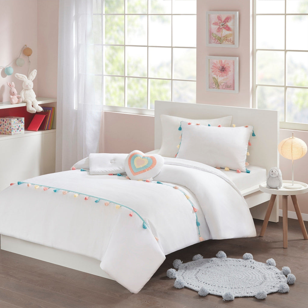 Parure de lit Tanya à pompons et coussin en forme de cœur pour enfants au design intelligent