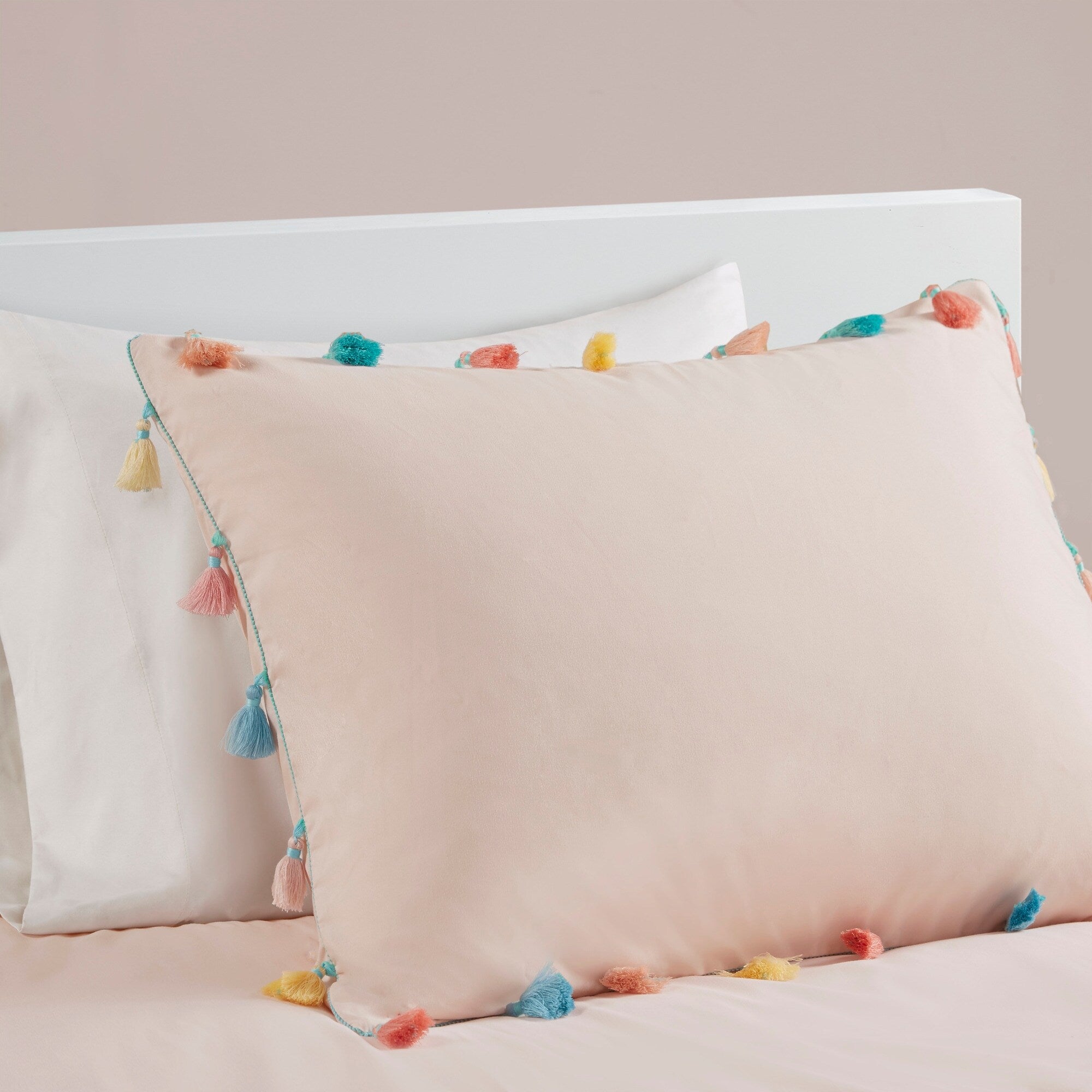 Parure de lit Tanya à pompons et coussin en forme de cœur pour enfants au design intelligent