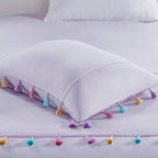 Parure de lit Tanya à pompons et coussin en forme de cœur pour enfants au design intelligent
