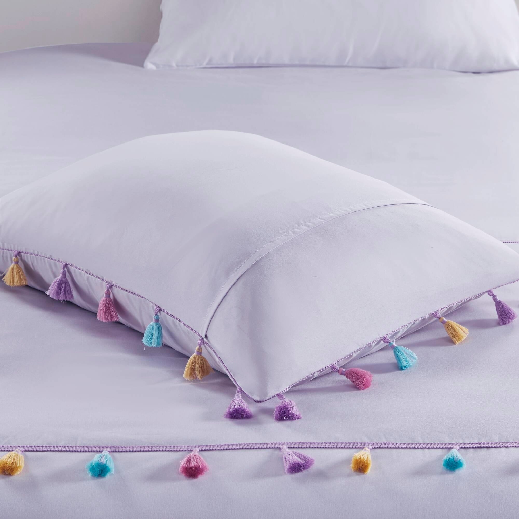 Parure de lit Tanya à pompons et coussin en forme de cœur pour enfants au design intelligent